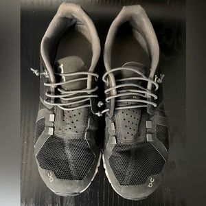 On Cloud running sneakers